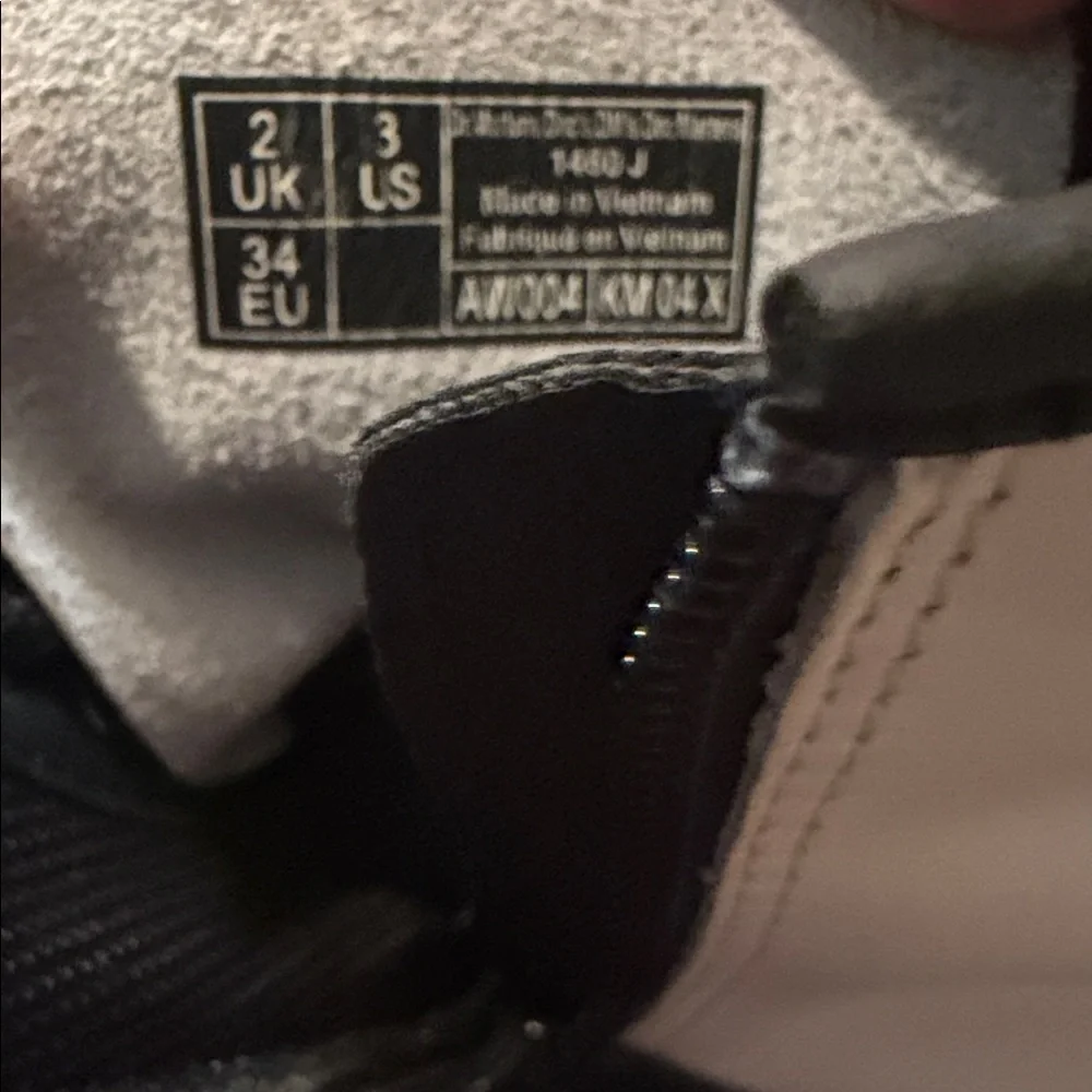 Dr. Martens 1460 Junior White Smooth Leather Combat Boots Size 3‎ Youth